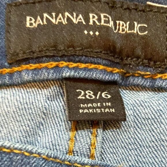 Banana Republic Bermuda Style Denim Jean Shorts, Size 6 or 28 - Picture 3 of 3